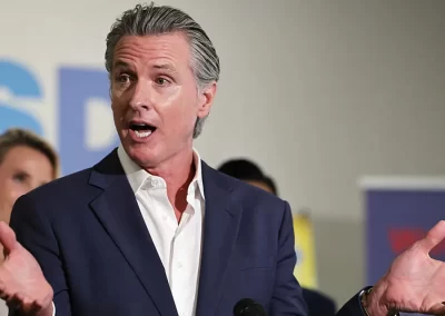 California governor signs laws to expand 4-year degrees at community colleges